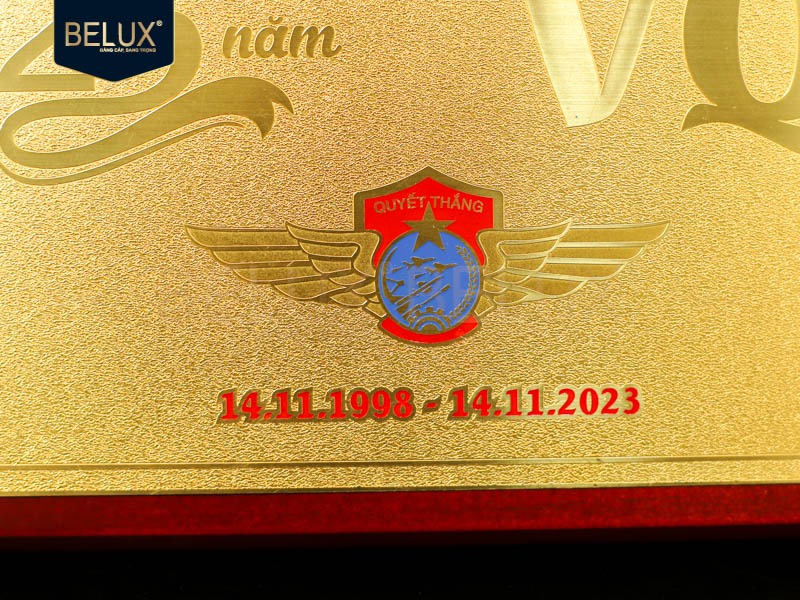 Lô 120 tranh 25 năm VQ 20x13cm bằng đồng thiết kế theo yêu cầu